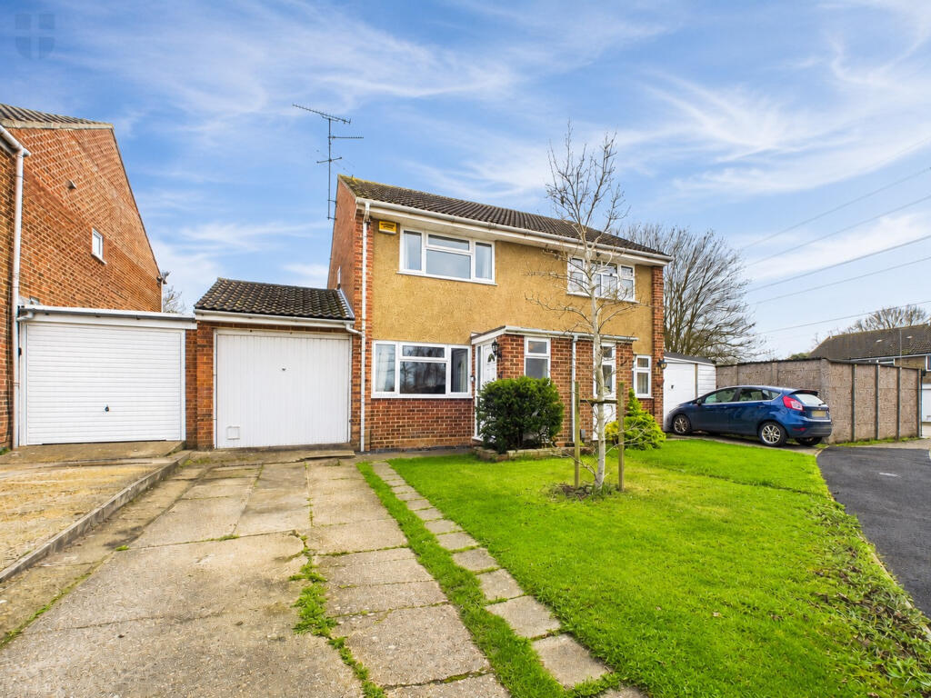 2-bed semi-detached on Rowland Way, Aylesbury, £315,000