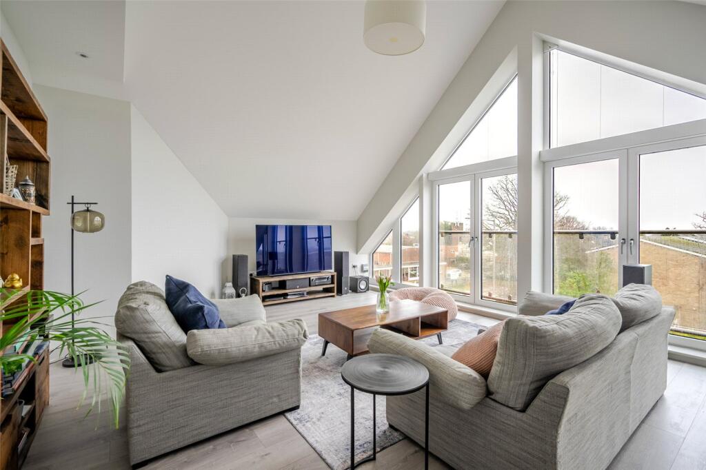 Woodside Road, Amersham, Buckinghamshire, HP6 photo 4
