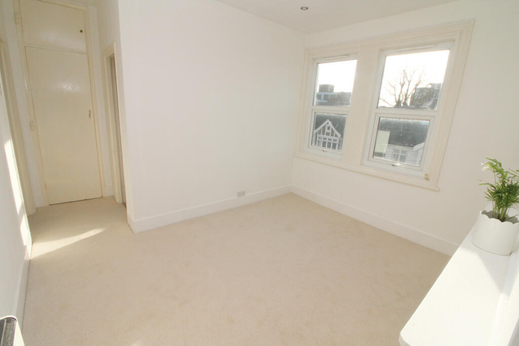 1-bed flat on Lorna Road, Hove, £240,000