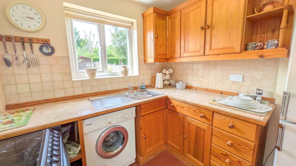 House in Worcester, Worcestershire - More