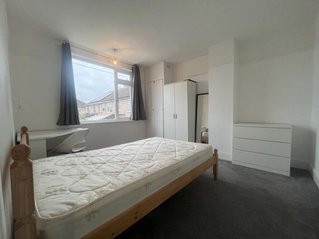 5 bedroom terraced house for rent