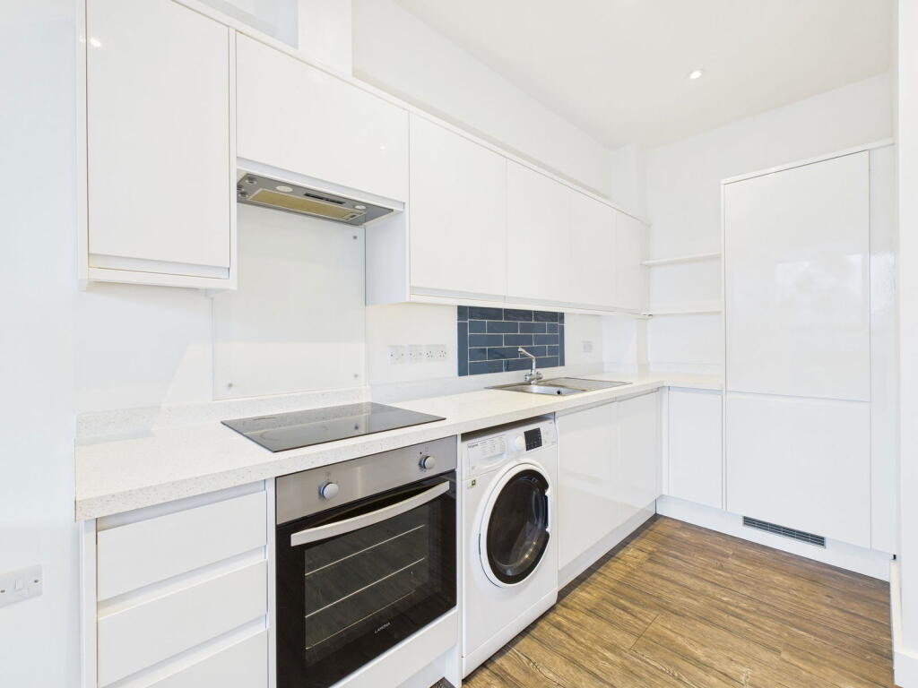 Apartment in Worthing, West Sussex - View 4