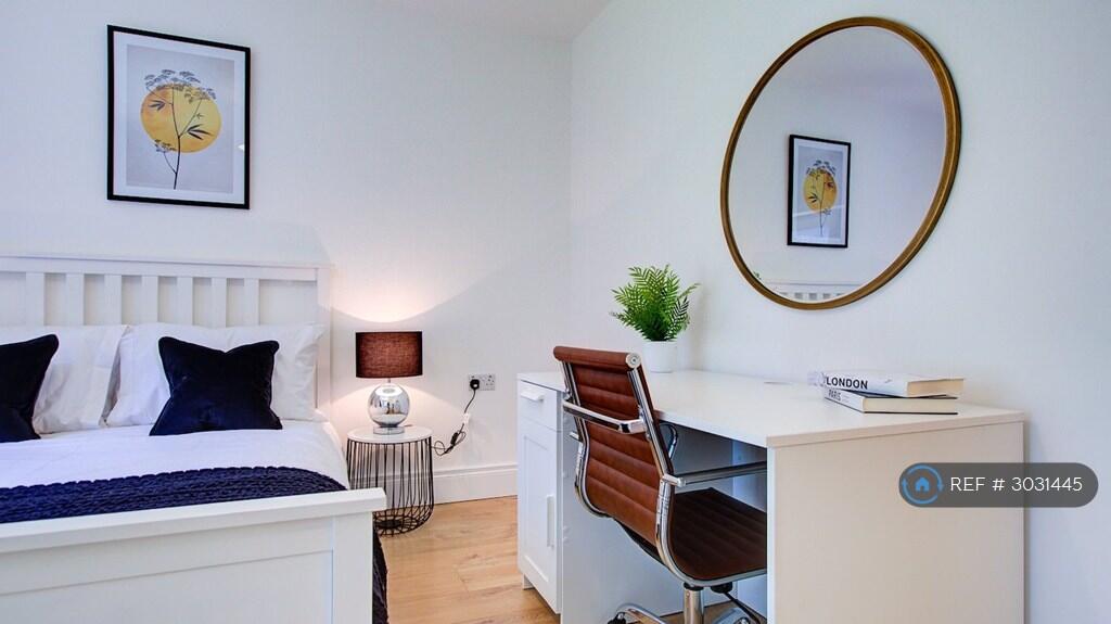 Apartment in Kingston upon Thames - More