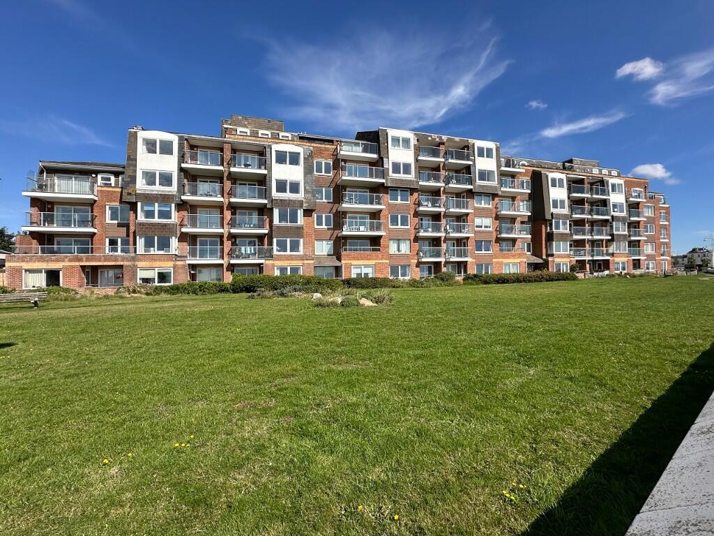 1-bed flat on Rock Gardens, Bognor Regis, West Sussex, PO21, £175,000