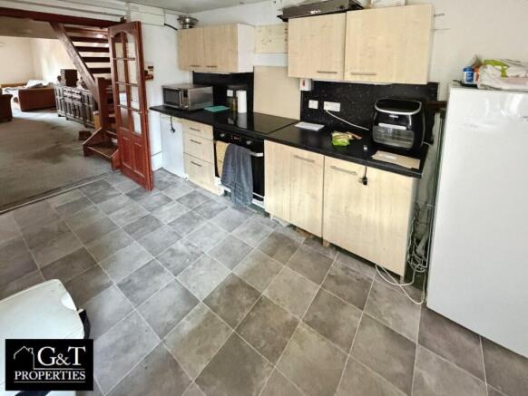 FIRST FLOOR KITCHEN