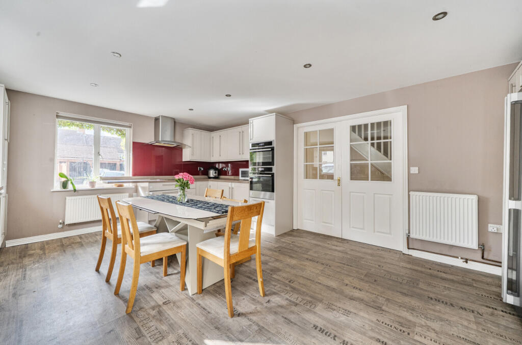 House in Three Mile Cross, Mereoak Park, Shinfield - View 3
