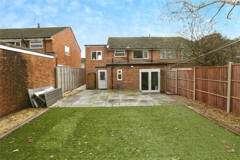 House in Fareham, Locks Heath - More