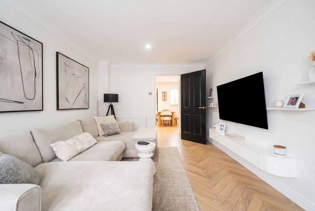 House in Solihull, Dickens Heath - View 4