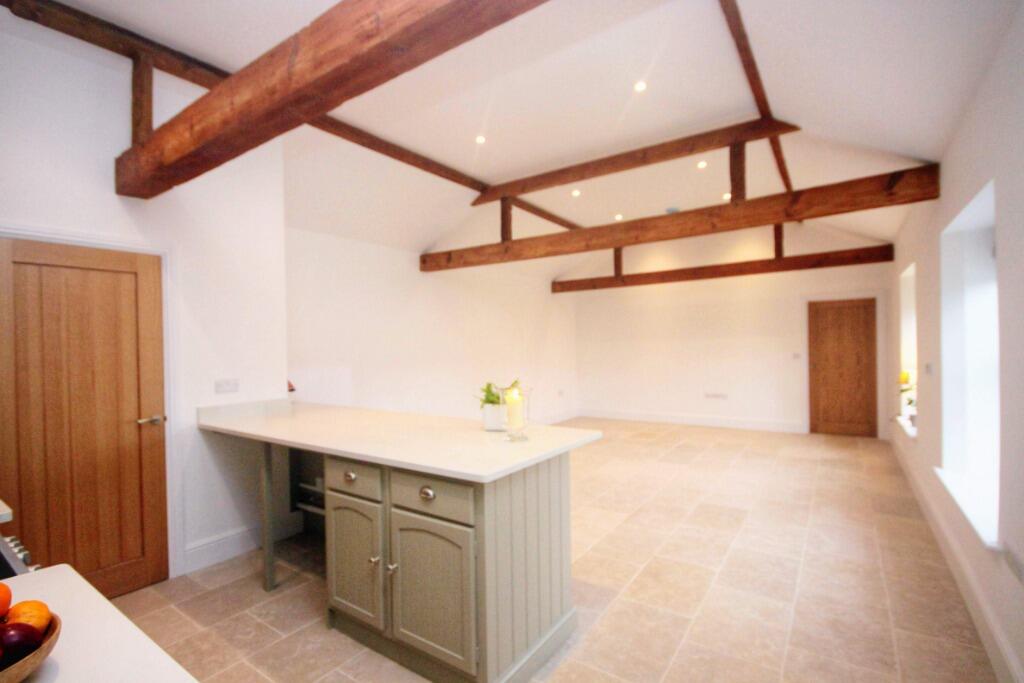 House in Gloucester - View 4