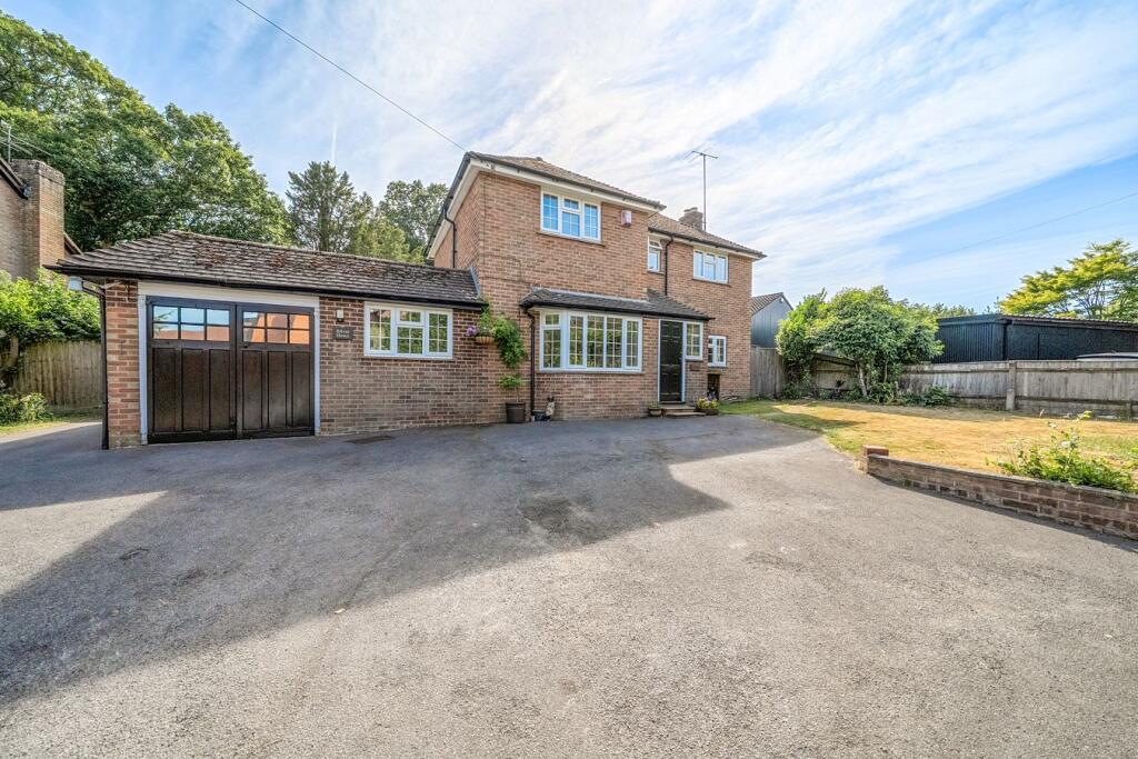Main image of property: The Rise, Brockenhurst, SO42
