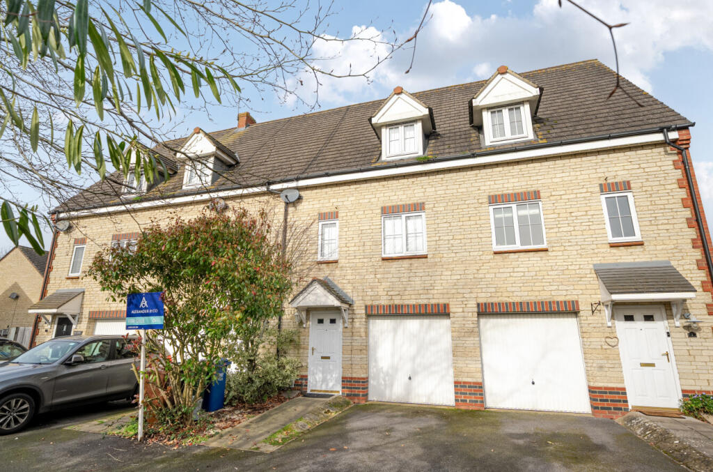 Main image of property: Fieldfare Close, Bicester, Oxfordshire