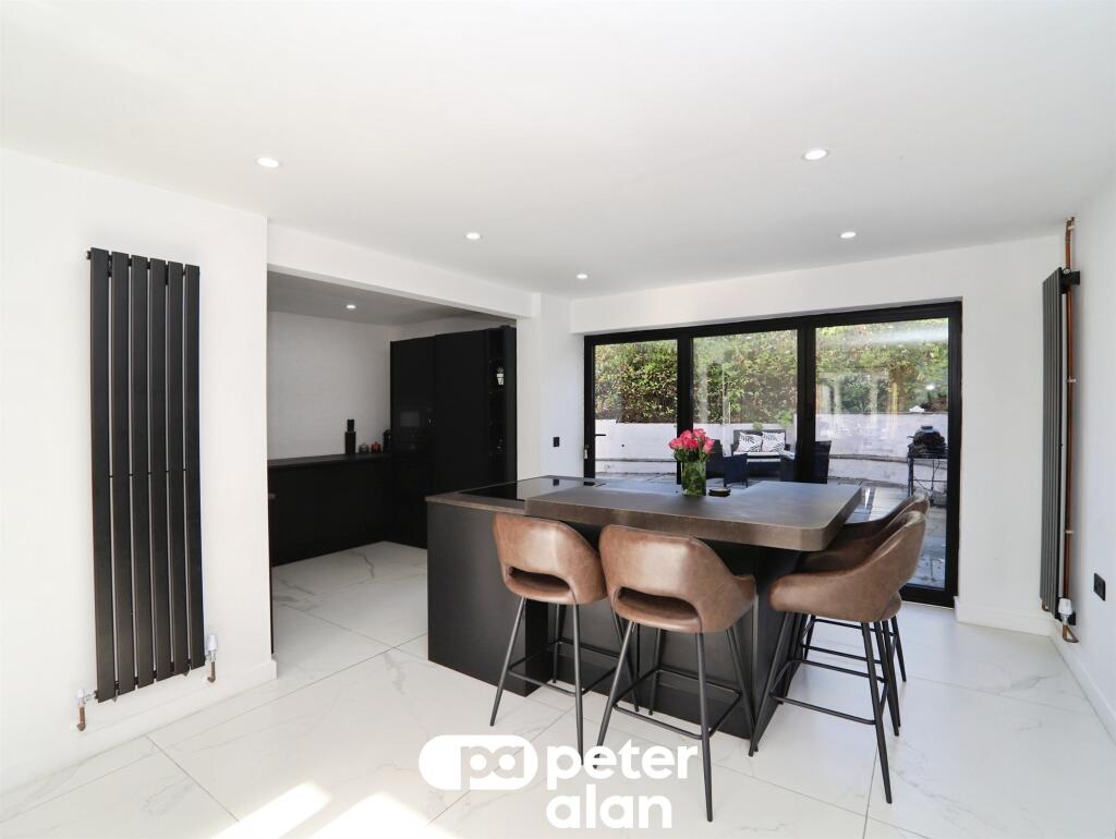 House in Newport - View 5