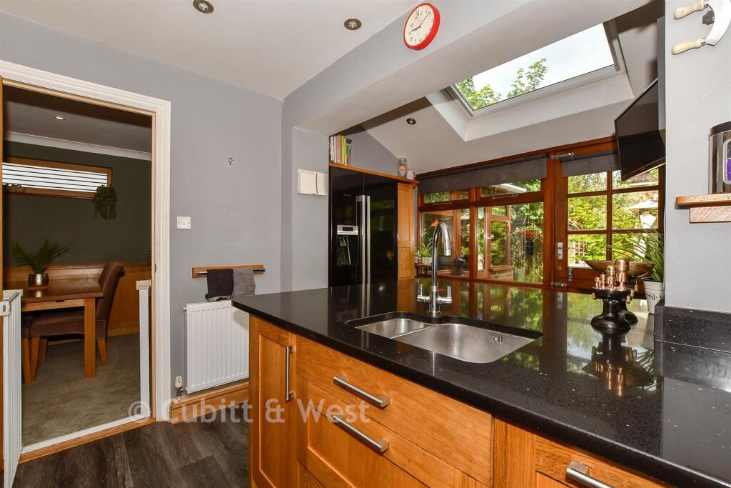 House in Horsham, Broadbridge Heath - More