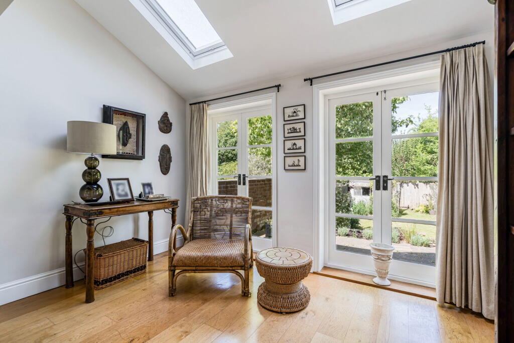 Swaynes Lane, Merrow, GU1 - View 4