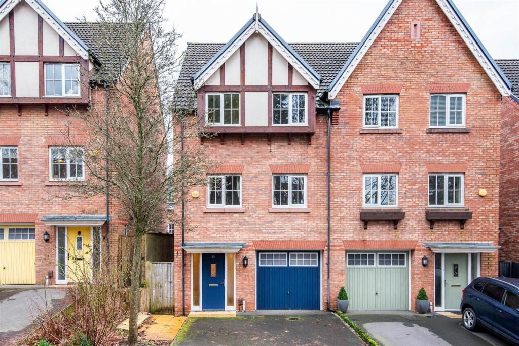 4-bed house on Duxbury Manor Way, Chorley, £319,995
