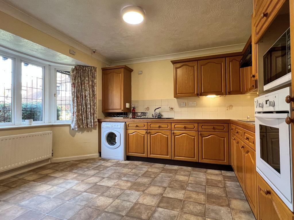 Penns Court, Horsham Road, Steyning, West Sussex, BN44 3BF photo 3