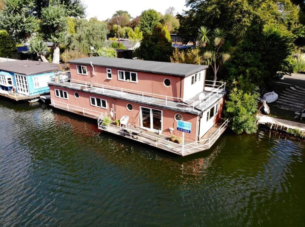 Main image of property: Taggs Island, Hampton, Middlesex, TW12