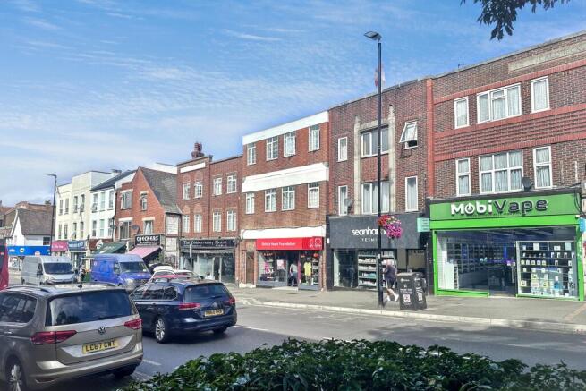 124 Central Road, Worcester Park, KT4 8HT