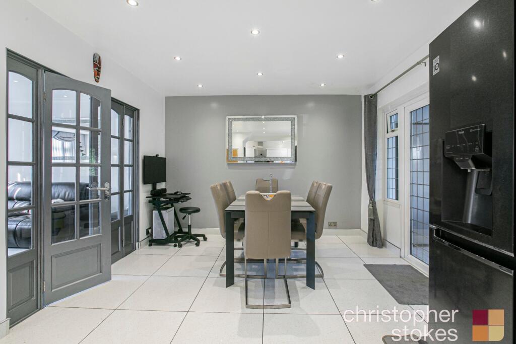 House in Waltham Cross, Churchgate - View 4