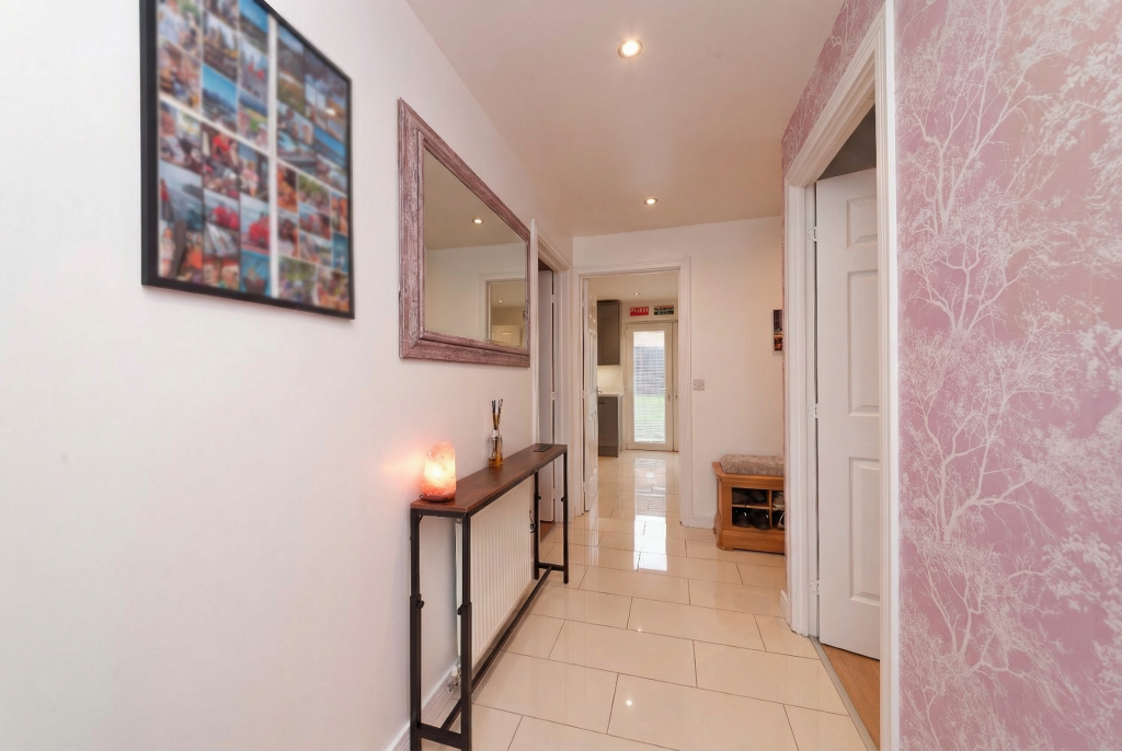 15 Mosshall Drive, Bishopton, PA7 5QL photo 2