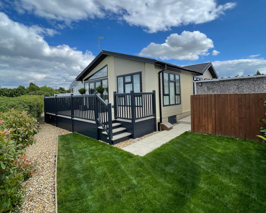 2-bed caravan on Ely, Cambridgeshire, CB6, £310,000