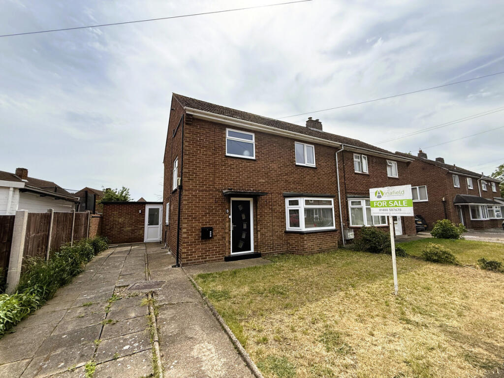 3-bed semi-detached on Harland Road, St. Neots, PE19, £375,000