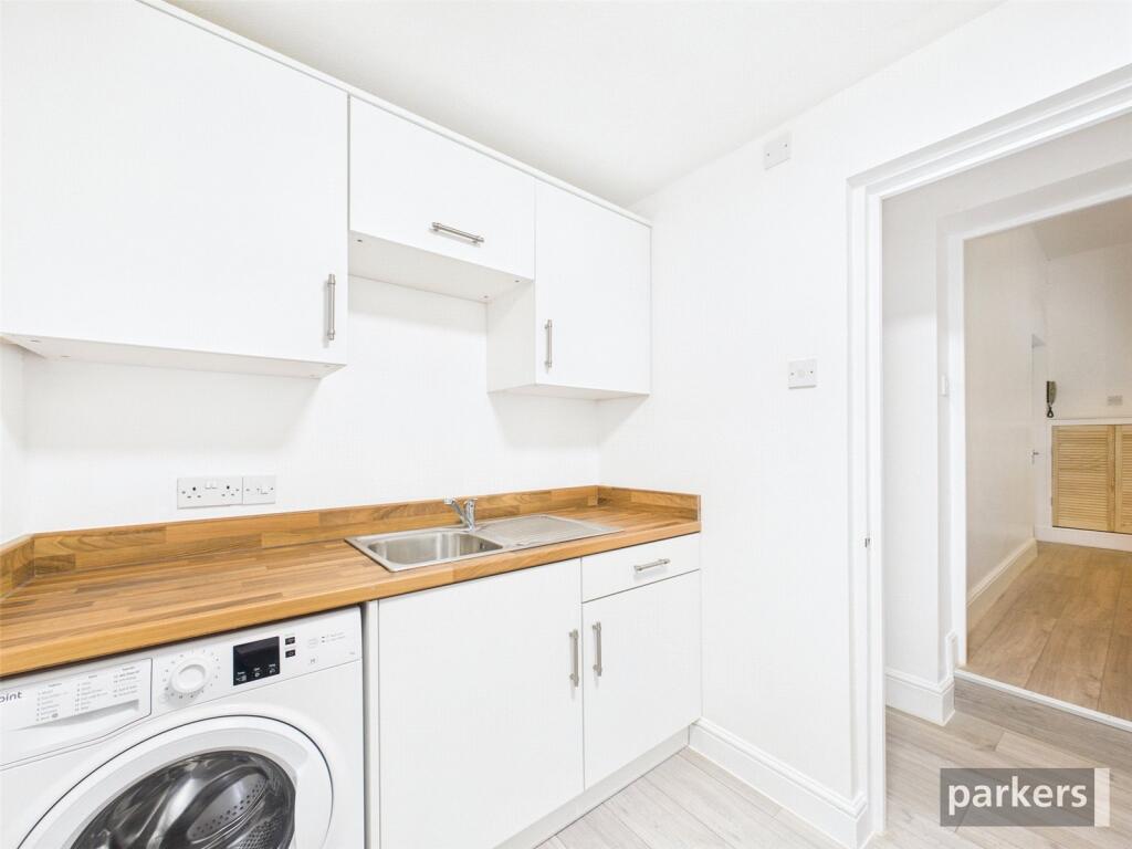 Wokingham Road, Reading, Berkshire, RG6 photo 3