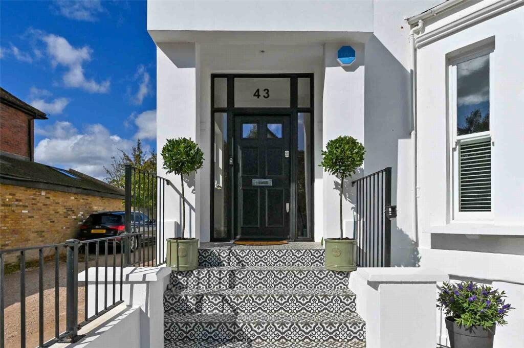 House in Slough - View 2