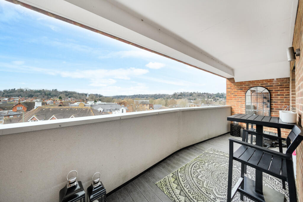Apartment in Waverley, Holloway Hill, Godalming - View 2