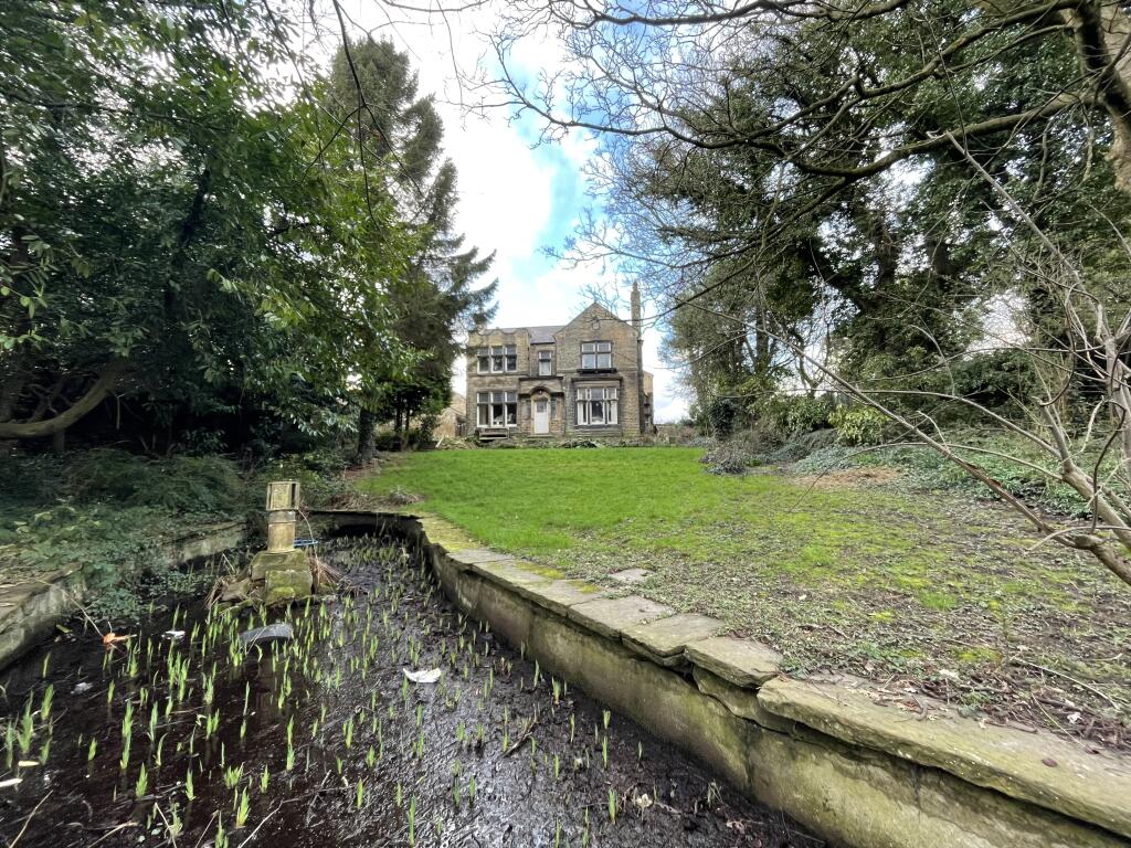 Main image of property: 71 Halifax Road, Huddersfield, West Yorkshire HD3 3BR