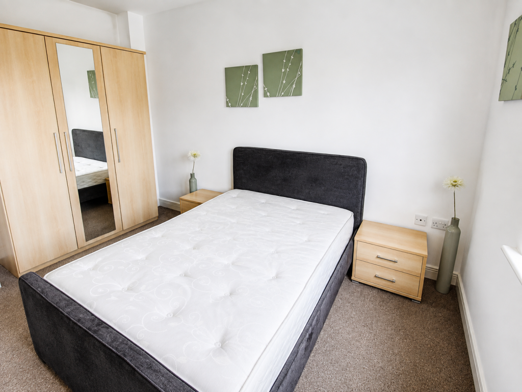 Apartment in Newcastle upon Tyne - View 5