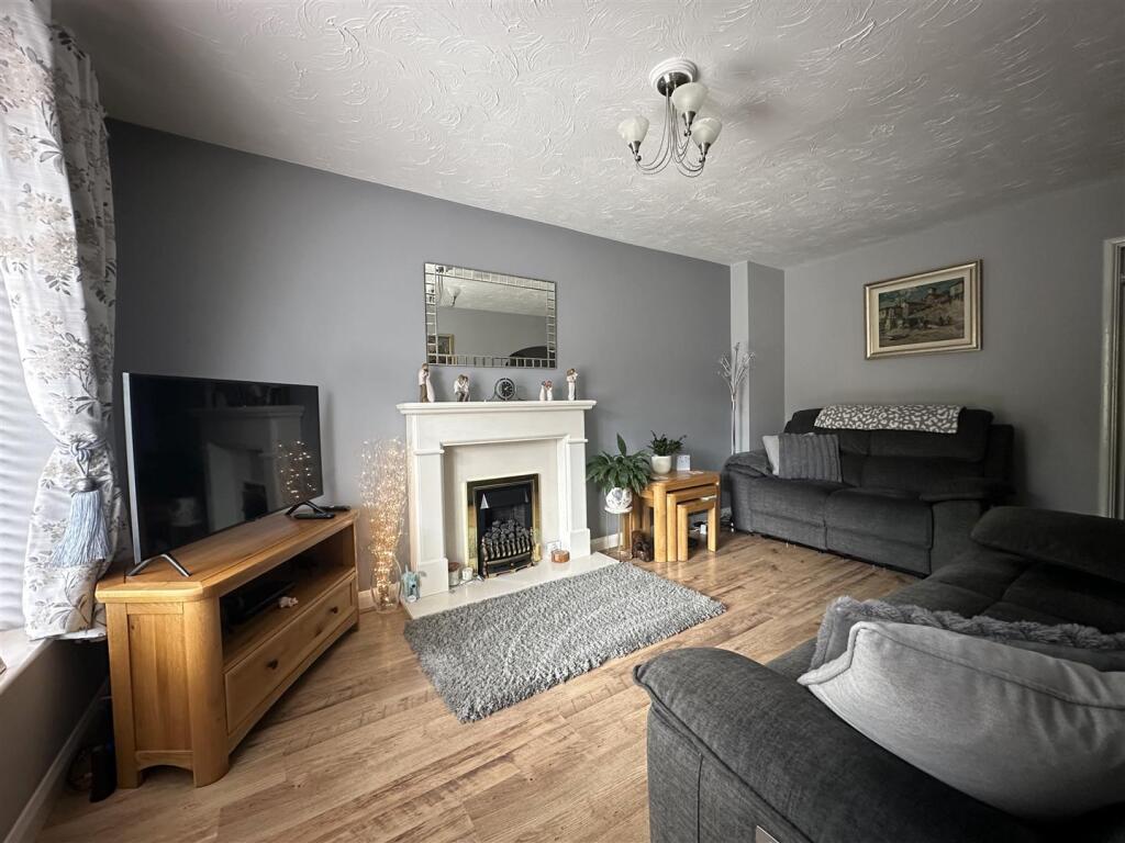 Cheltenham Drive, Chippenham photo 4
