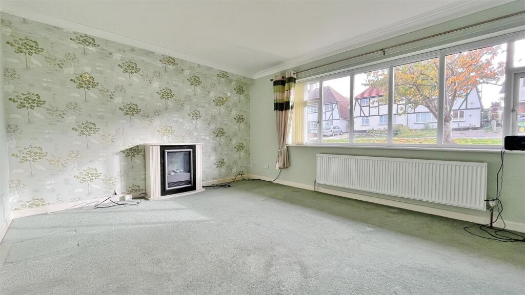 Walton Road, Walton-on-the-Naze, Essex photo 3
