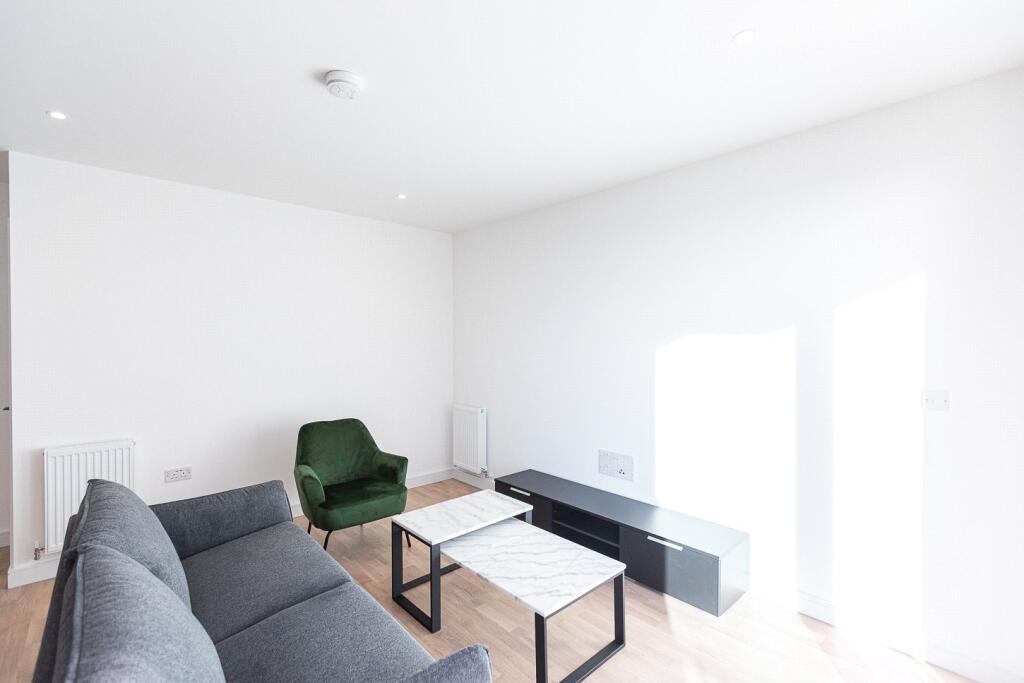 Apartment in Southall - More