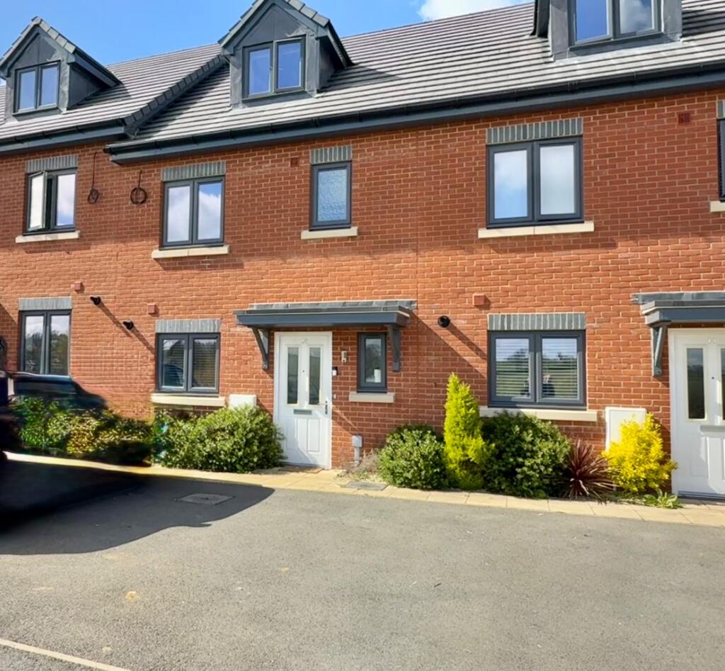 Main image of property: 16 Luffield Close, Daventry, NN11 2AF