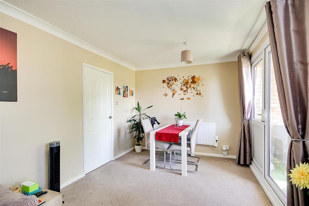 Apartment in Worthing, Goring-by-Sea - More