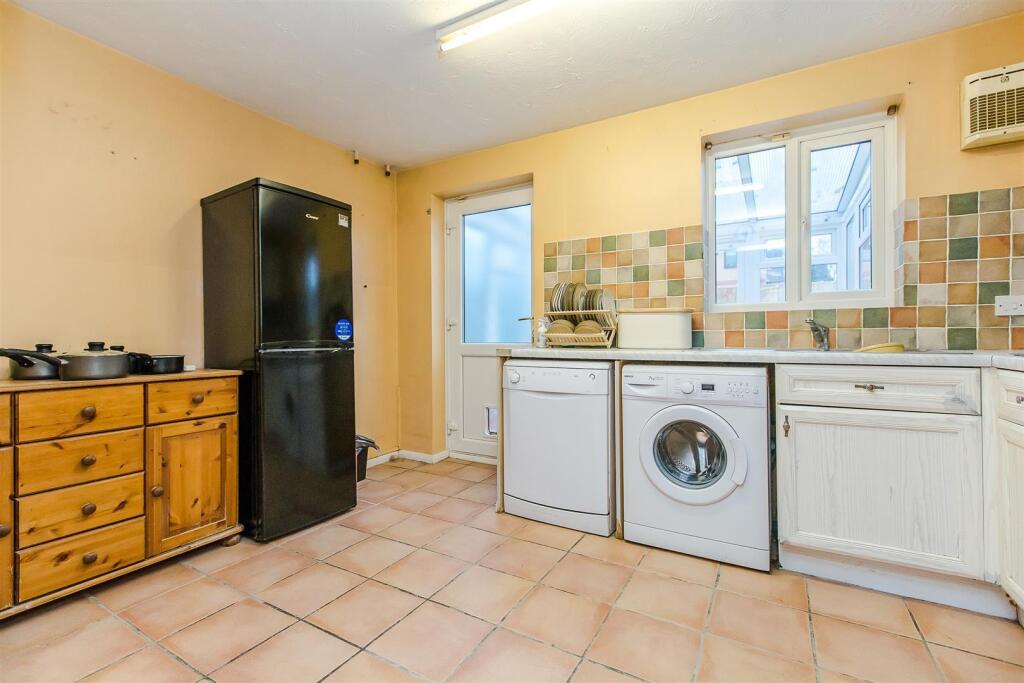 House in Kettering, Leisure Village - View 4