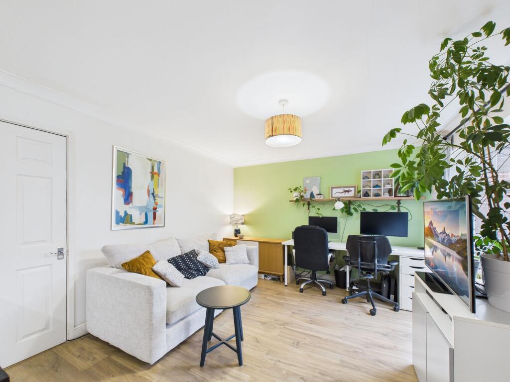 Apartment in Reading, Lower Earley, Earley - More