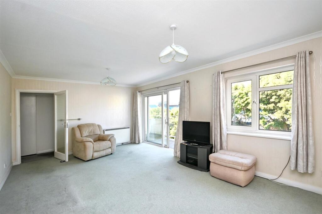 Apartment in Eastbourne, East Sussex - View 5