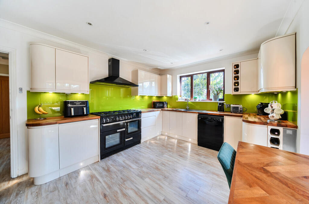 House in Dunstable, Central Bedfordshire - More