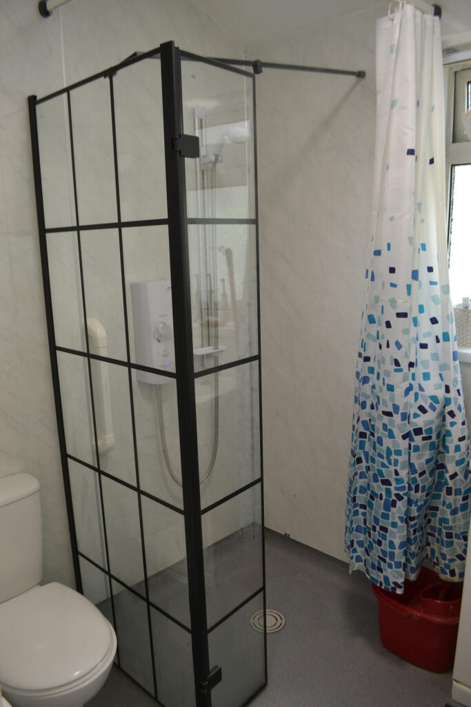 4 bedroom end of terrace house for rent