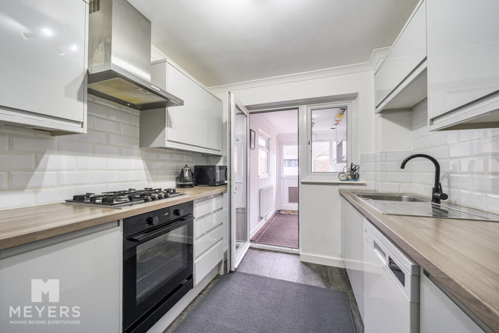 Warren Walk, Ferndown, BH22 9 photo 3