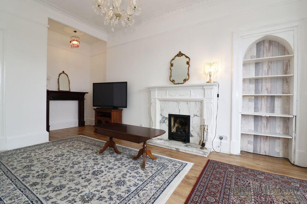 Apartment in Paisley, Renfrewshire - View 2