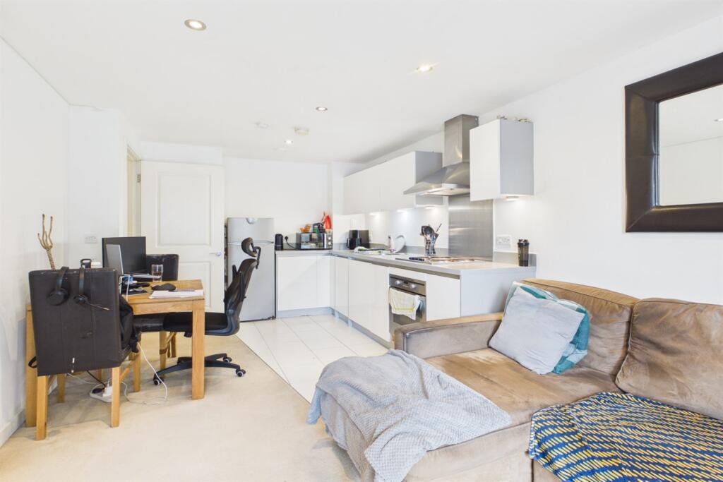 Apartment in London - View 5