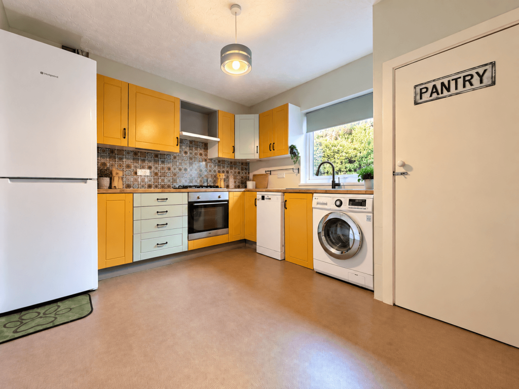 Qarry Crescent, Fairwater, Cardiff photo 4