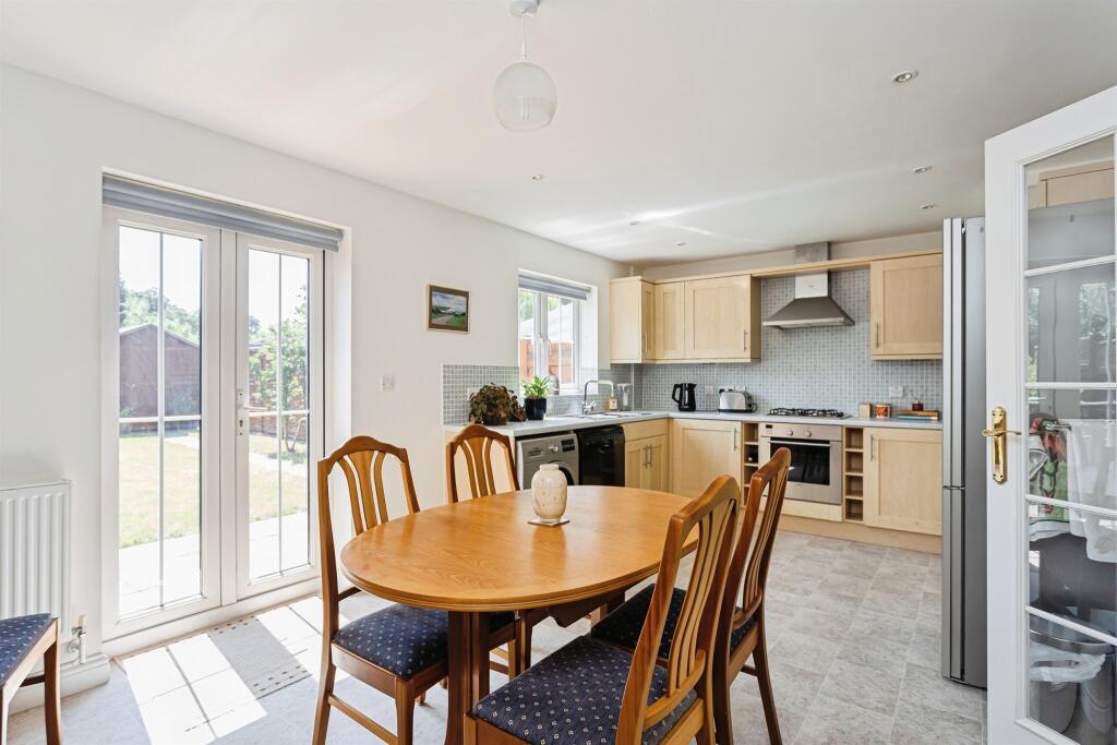 Osborn Close, Sayers Common, Hassocks photo 4