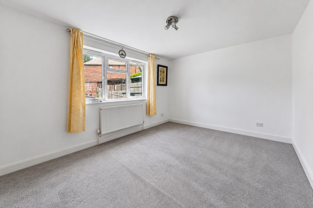 Apartment in Epsom and Ewell, Cuddington, Stoneleigh - More