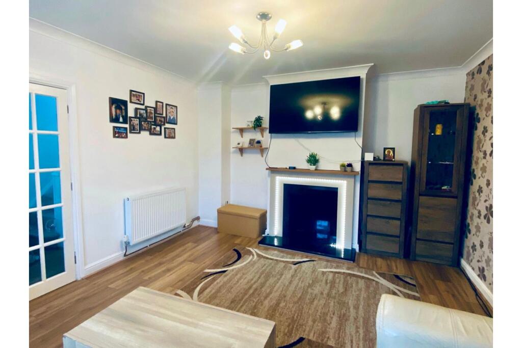 Laurel Avenue, Mansfield, NG19 photo 3