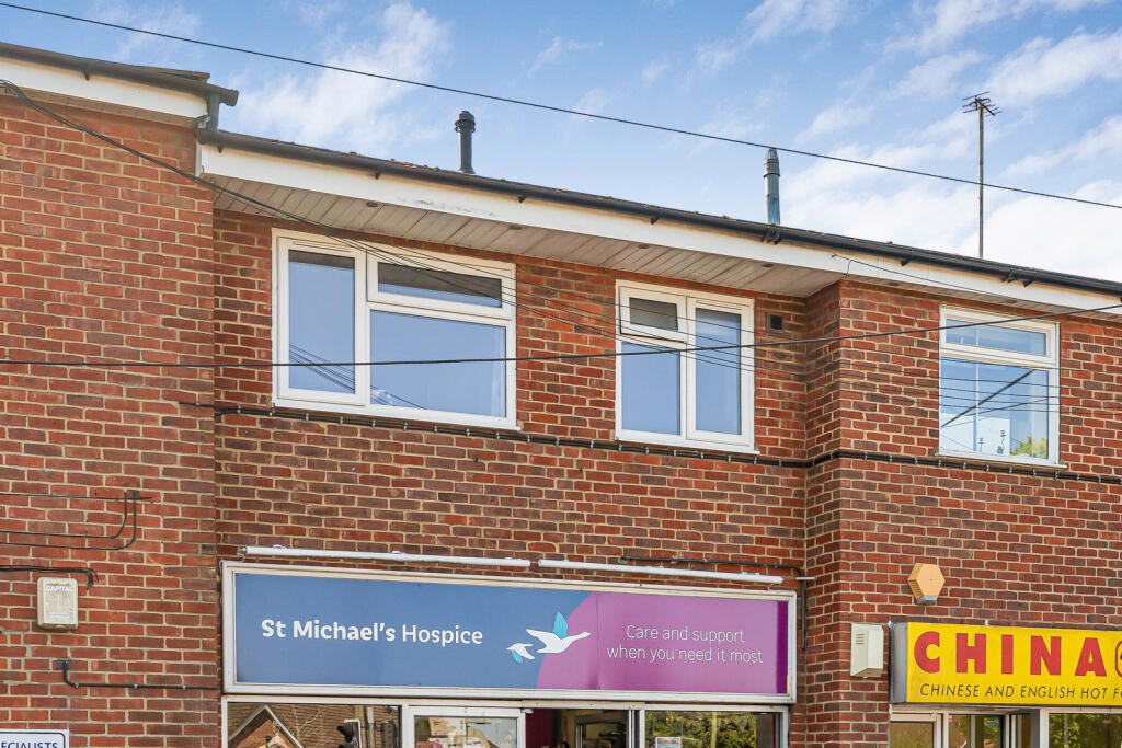 1-bed flat on Winchester Road, Four Marks, Alton, Hampshire, £160,000