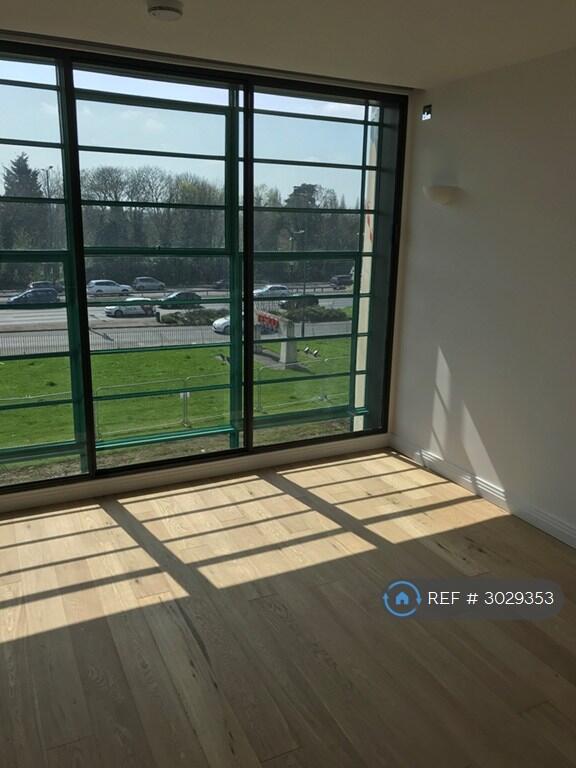 Apartment in Southall - View 4